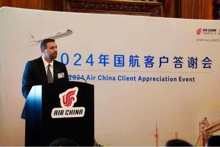 英國48家集團俱樂部主席杰克·佩里發(fā)表致辭。吳若鳴攝