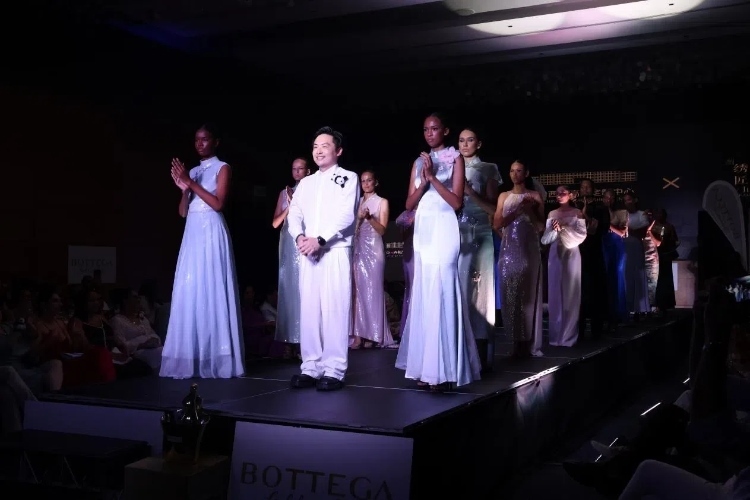 時(shí)裝周現(xiàn)場(chǎng)。顏李芳攝