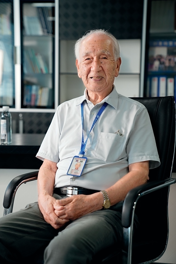 2024年8月，佐佐木俊一在深圳接受本刊記者采訪。