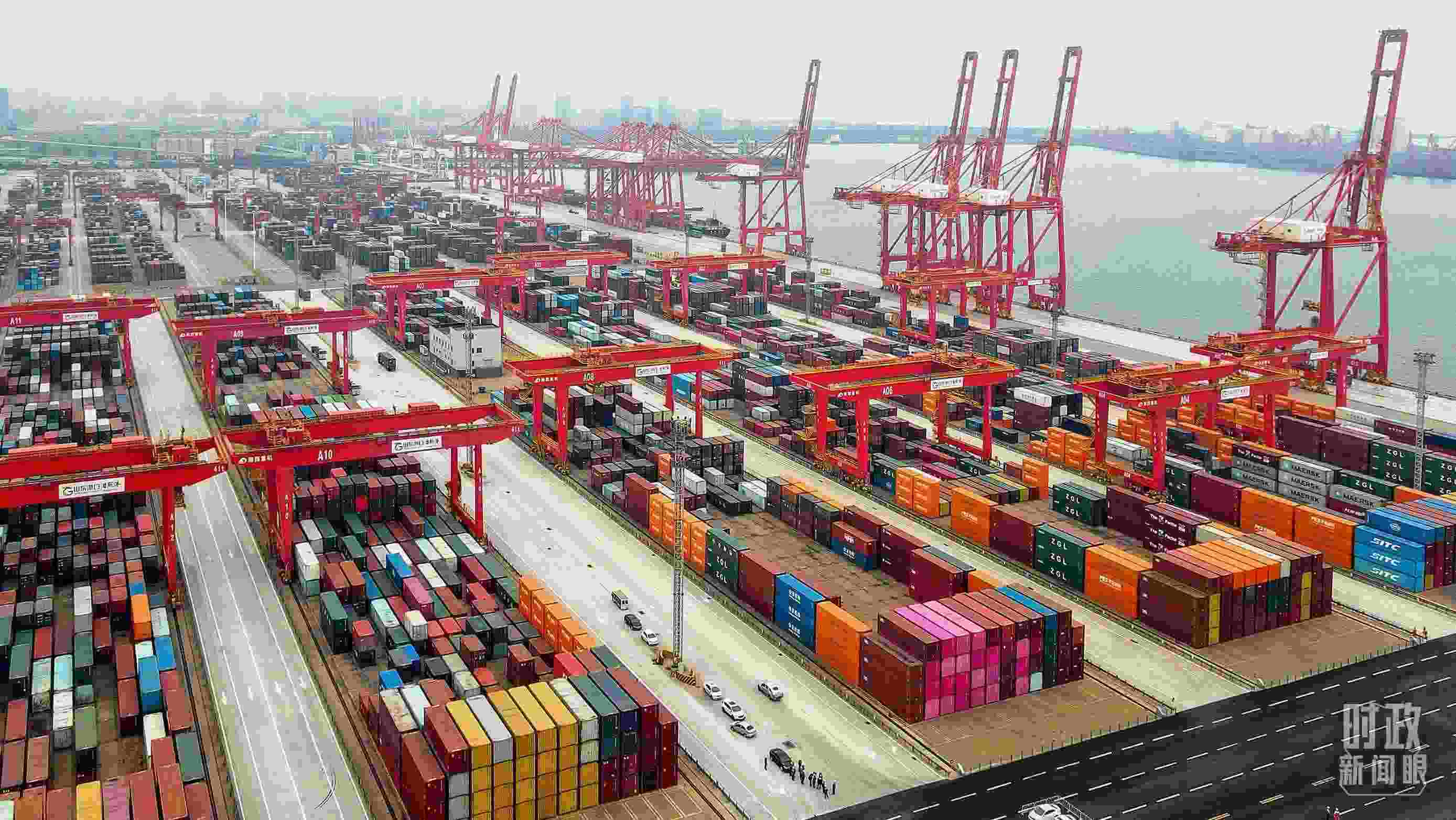 △山東日照港。（總臺央視記者劉琦拍攝）