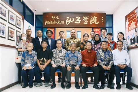 參會嘉賓合影。阿拉扎大學(xué)孔子學(xué)院供圖