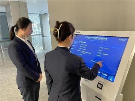 督查專班查看事項(xiàng)覆蓋“全不全”辦事流程“通不通”。 圖片來源：江蘇南通啟東市數(shù)據(jù)局