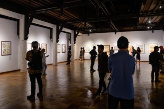 觀眾參觀“東盟-中國(guó)人文交流年”漫畫(huà)大賽展覽。記者 徐欽 攝