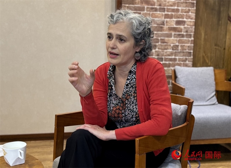 阿根廷布宜諾斯艾利斯大學(xué)社會科學(xué)院院長安娜·何塞菲娜·阿里亞斯（Ana Josefina Arias）接受人民網(wǎng)記者采訪。人民網(wǎng)記者 趙健攝