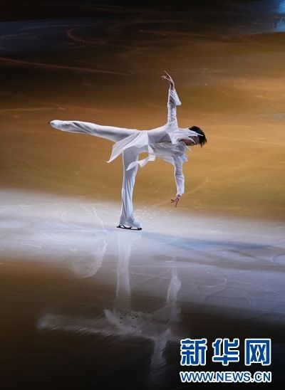 圖為羽生結(jié)弦在表演中。記者 錢錚 攝