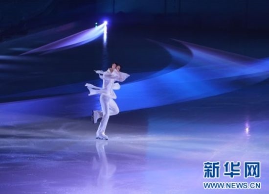 圖為羽生結(jié)弦在表演中。記者 錢錚 攝