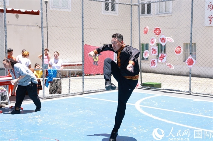 塔吉克舞蹈《夢想》通過靈動的舞姿展現(xiàn)了塔吉克族對美好生活的向往，仿佛帶領觀眾走進了帕米爾高原。人民網(wǎng)記者 陳海琪攝