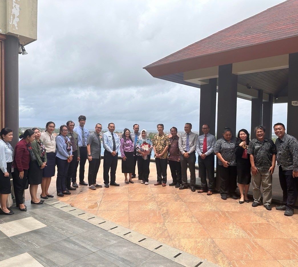 座談會(huì)全體人員合影。烏達(dá)雅納大學(xué)旅游孔子學(xué)院供圖