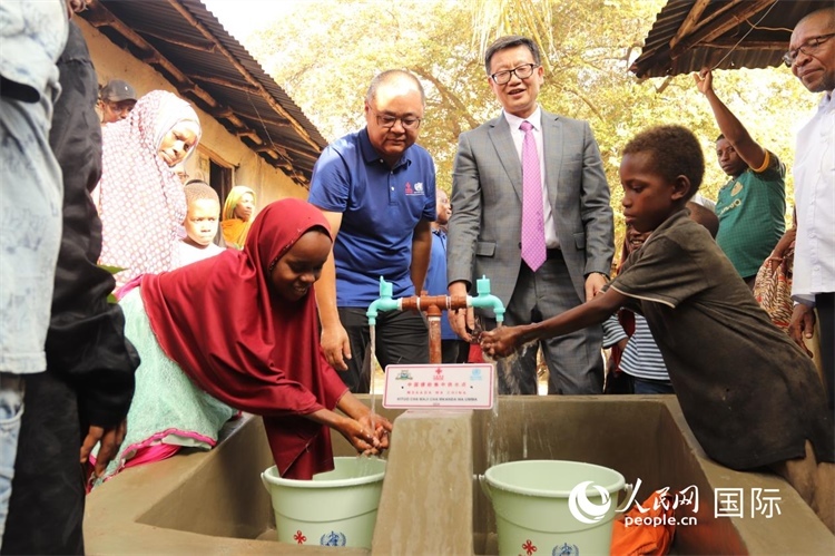 安全供水工程揭牌儀式現(xiàn)場。施亮攝