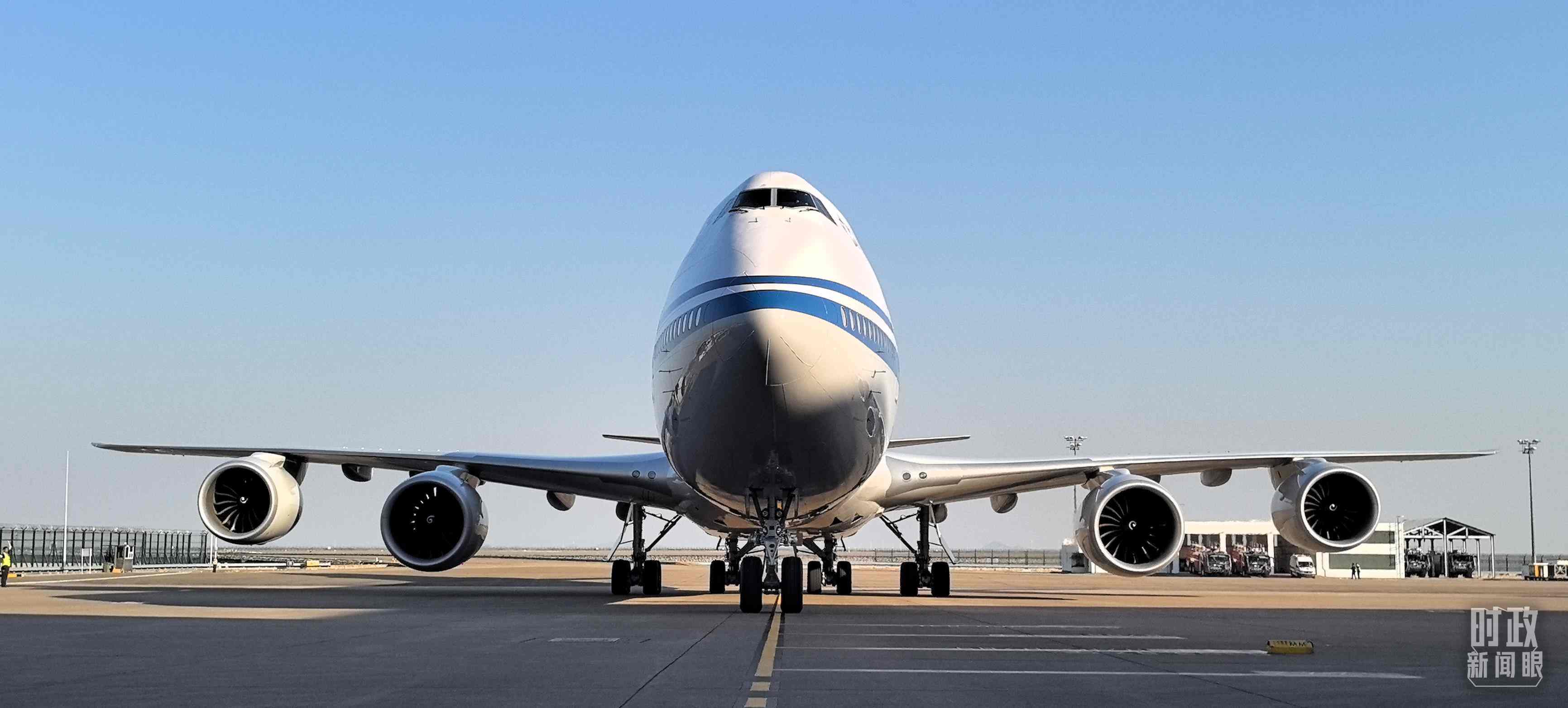 △習主席專機抵達澳門國際機場。（總臺央視記者王子杭拍攝）