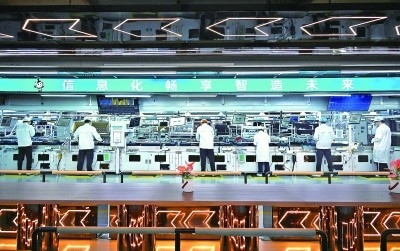 山東青島一家企業(yè)的生產車間。新華社發(fā)