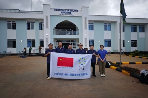 中國援桑給巴爾醫(yī)療隊在基文吉區(qū)醫(yī)院開展相關活動。中國援桑醫(yī)療隊供圖