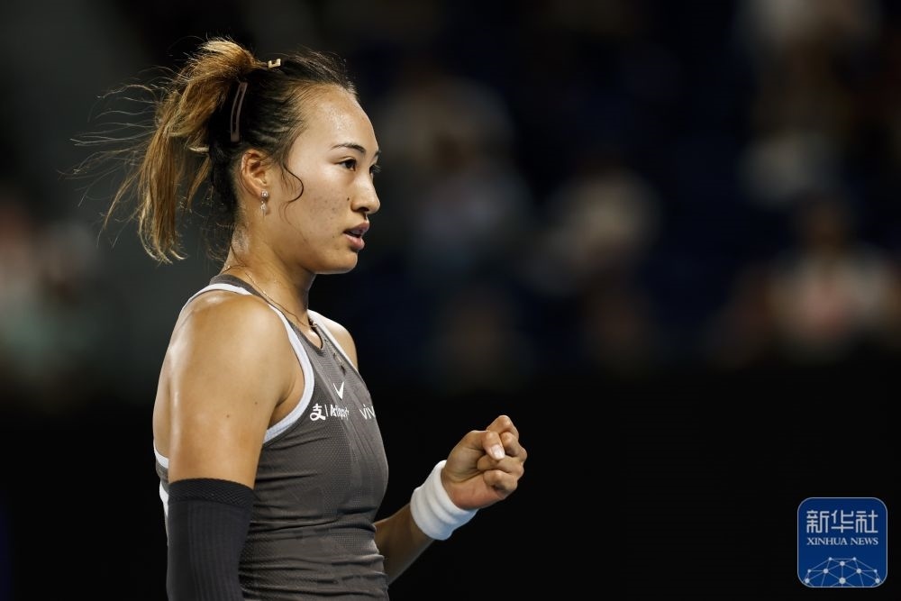 ↑鄭欽文在比賽中慶祝得分。新華社記者 馬平 攝