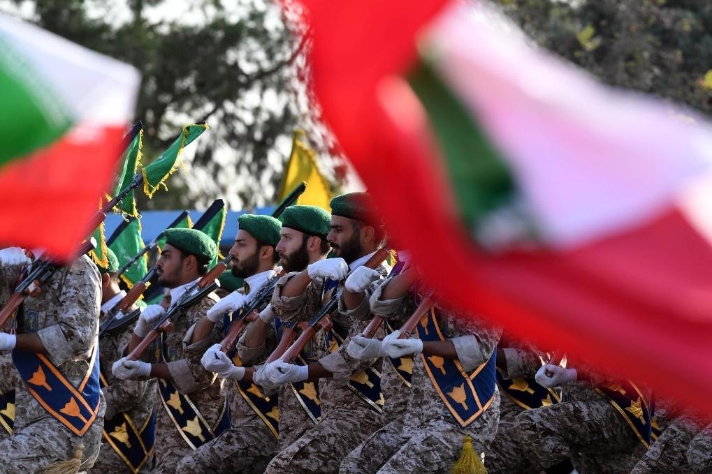 2024年9月21日，伊朗軍人在首都德黑蘭參加閱兵式。新華社記者沙達(dá)提攝