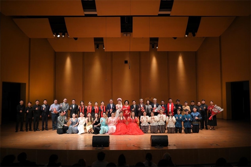 音樂會(huì)嘉賓與表演者集體合影。活動(dòng)主辦方供圖