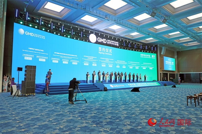 活動現(xiàn)場舉行的中國同東盟國家交流合作項目簽約。人民網(wǎng)記者趙益普攝