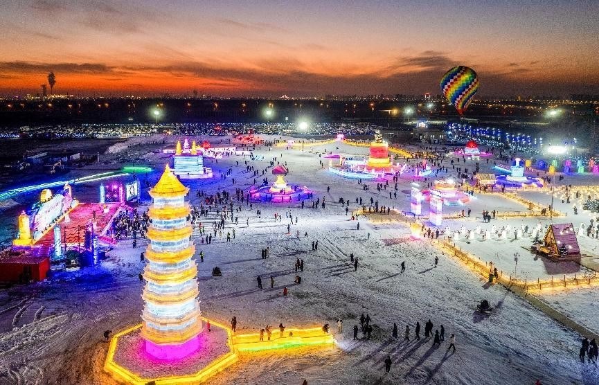 第四屆呼和浩特歡樂冰雪節(jié)活動現(xiàn)場。丁根厚攝