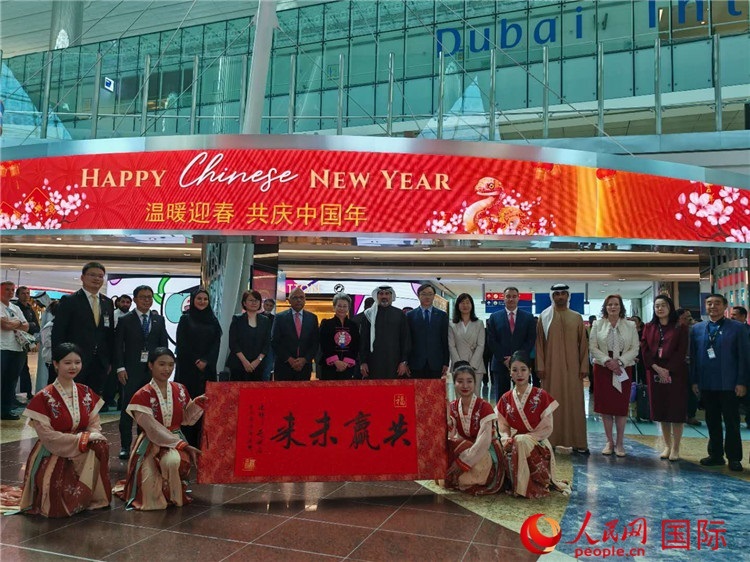1月22日，“溫暖迎春·共慶中國(guó)年”中國(guó)新年慶典活動(dòng)在迪拜國(guó)際機(jī)場(chǎng)舉行。人民網(wǎng)記者 張志文攝