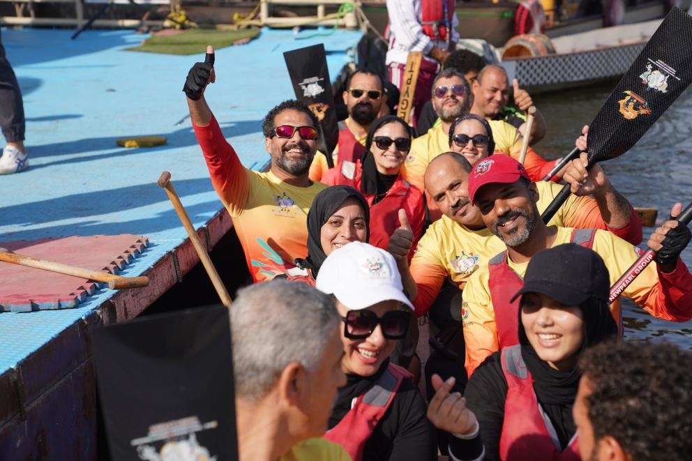 活動現(xiàn)場龍舟競技，共慶春節(jié)。開羅中國文化中心供圖