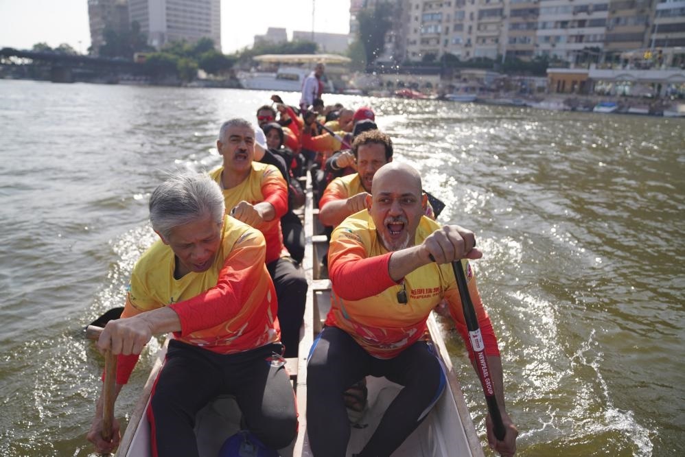 活動現(xiàn)場龍舟競技，共慶春節(jié)。開羅中國文化中心供圖