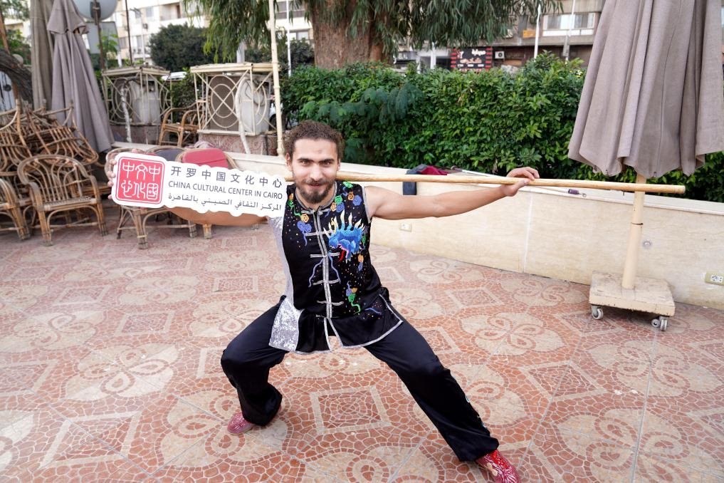 埃及民眾參與中國文化體驗活動。開羅中國文化中心供圖