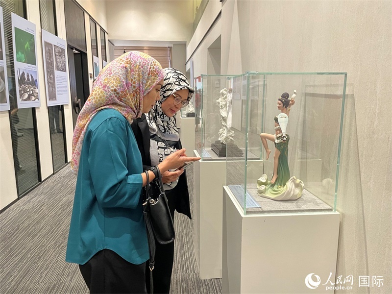 觀眾在參觀展覽。 人民網(wǎng)記者 劉慧攝