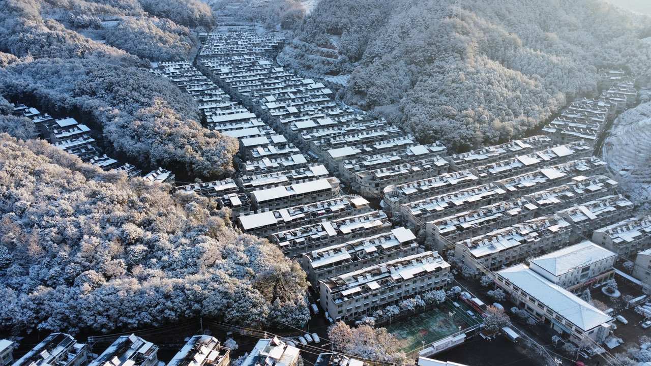 慶元縣濛洲街道同濟(jì)新村，雪后初霽。慶元縣融媒體中心 供圖