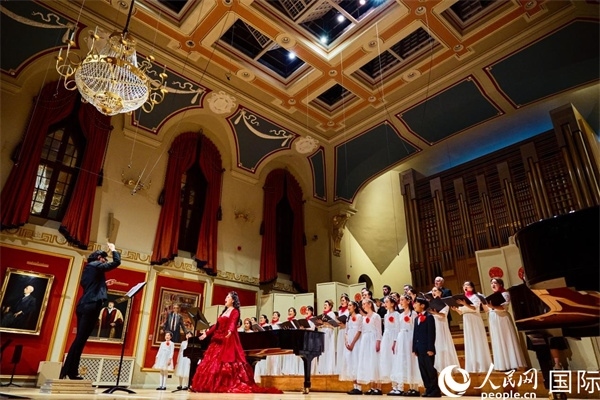 大合唱《燈火里的中國(guó)》。楊浩鵬攝