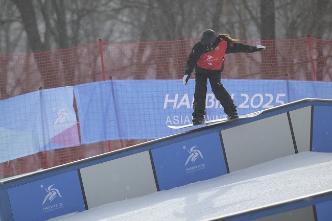 2月8日，張小楠在比賽中。新華社記者 楊冠宇攝