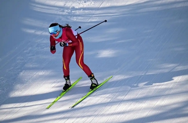 2月9日，中國(guó)隊(duì)選手巴亞尼·加林在比賽中。新華社記者 張龍攝