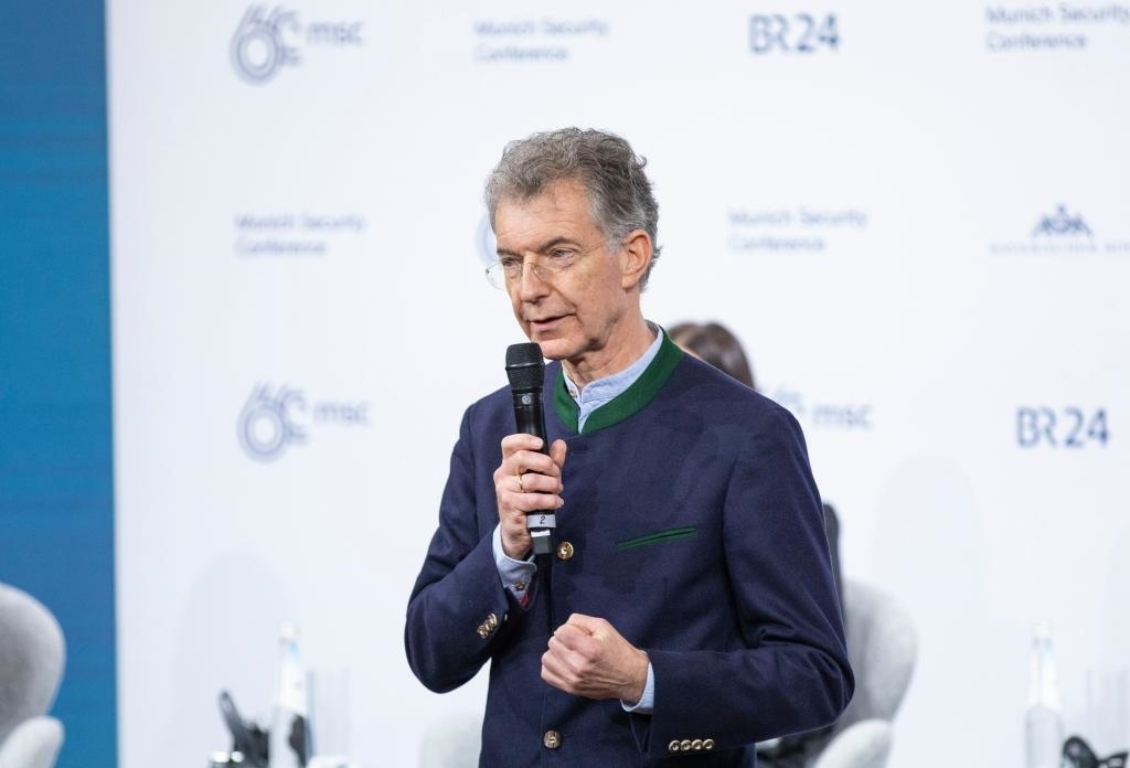 2024年2月18日，慕安會主席克里斯托夫·霍伊斯根在德國慕尼黑舉行的第60屆慕尼黑安全會議上發(fā)表閉幕致辭。新華社記者 張帆 攝