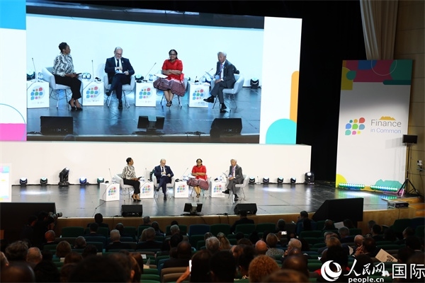 第5屆“共同金融”峰會在南非開普敦國際會議中心開幕。圖為峰會開幕式現(xiàn)場。人民網(wǎng)記者戴楷然攝