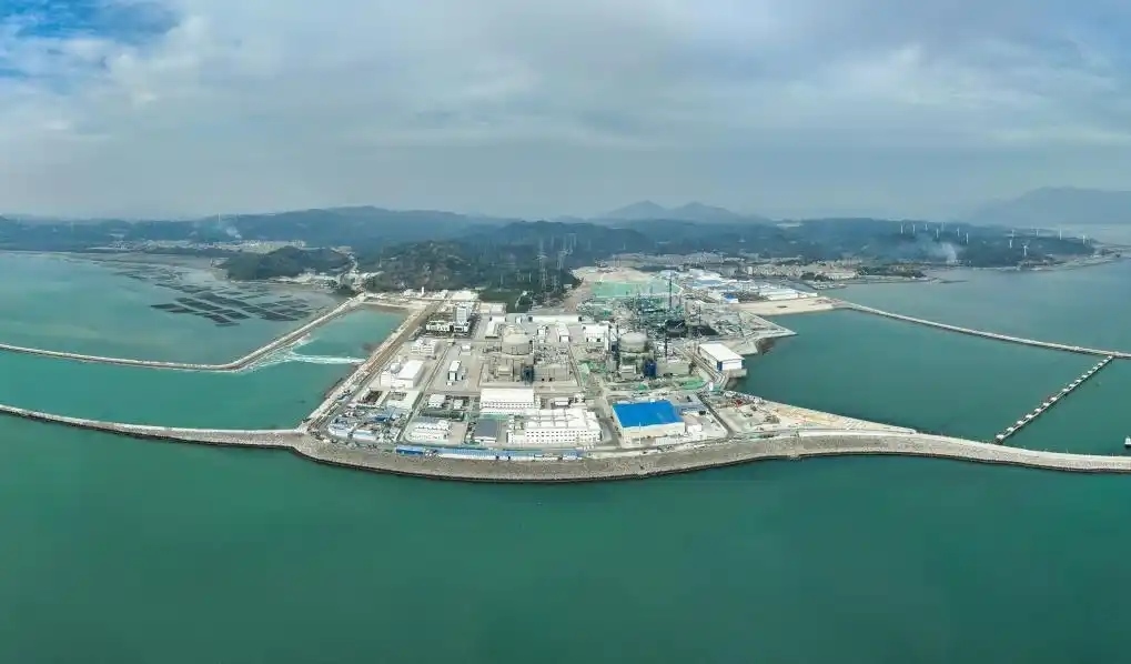 △2025年1月1日0時(shí)17分，經(jīng)過168小時(shí)滿功率連續(xù)運(yùn)行考核，漳州核電1號(hào)機(jī)組正式投入商業(yè)運(yùn)行。