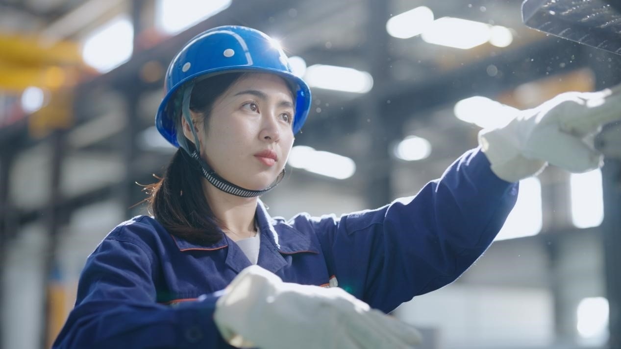 老中鐵路有限公司萬象運營管理中心機輛車間希達在工作中。老中鐵路有限公司供圖