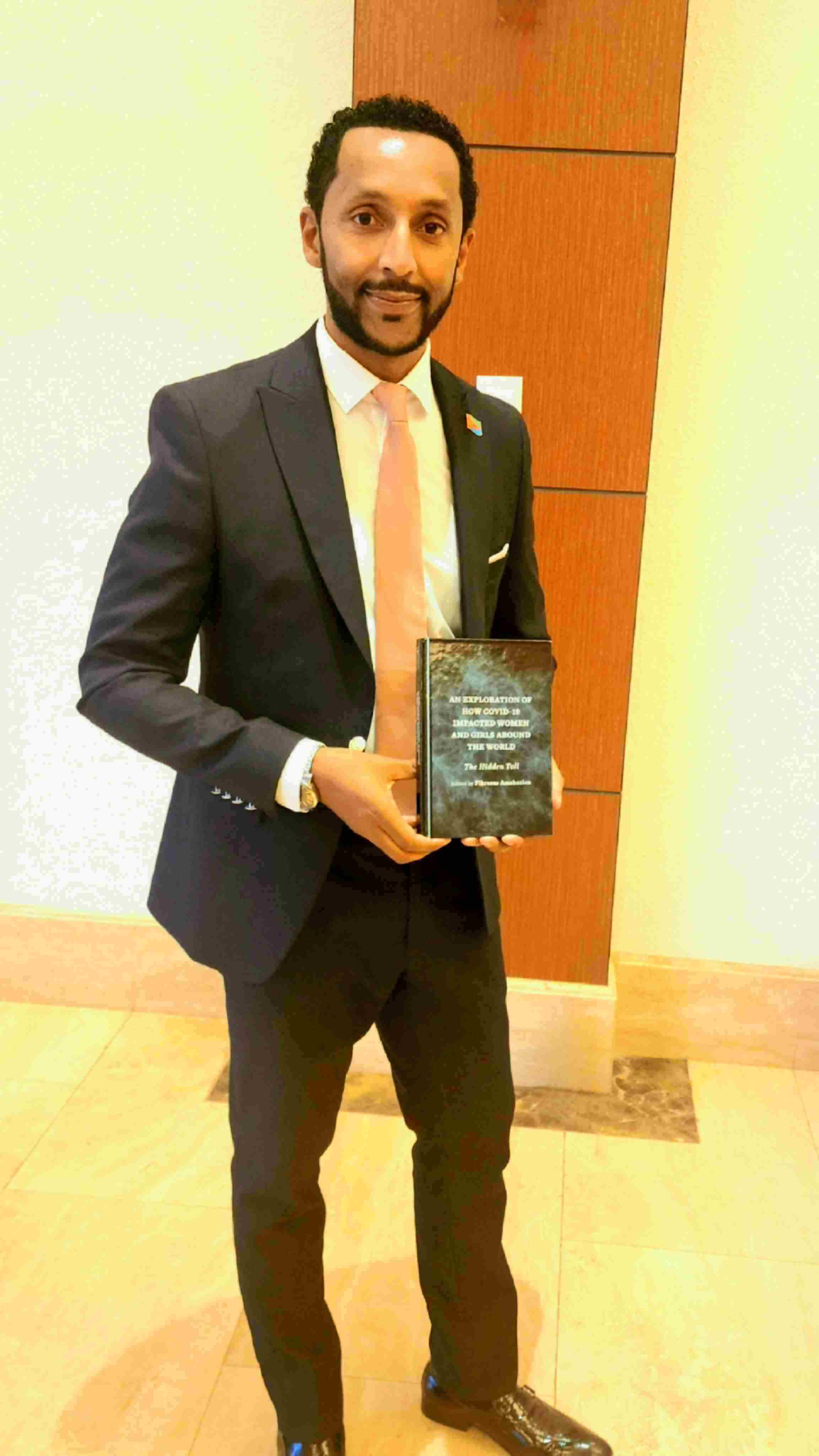 厄立特里亞戰(zhàn)略研究中心研究員、知名作家學(xué)者菲克雷耶蘇斯。圖片由受訪者提供