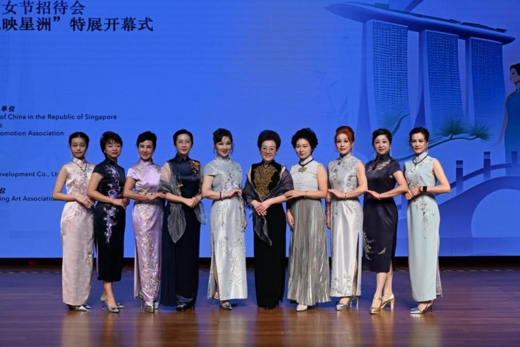 海派旗袍走秀展示著不同款式旗袍的獨特魅力。新加坡中國文化中心供圖