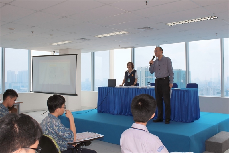 王思平參贊考前致辭。印尼雅加達華文教育協(xié)調(diào)機構(gòu)供圖