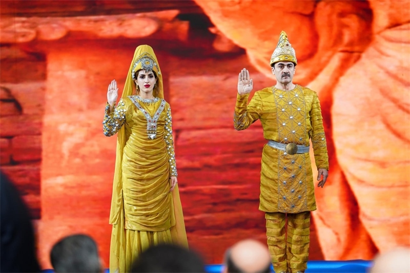 伊拉克時尚館舉辦的時裝展上，模特展示亞述時期服飾。伊拉克時尚館供圖