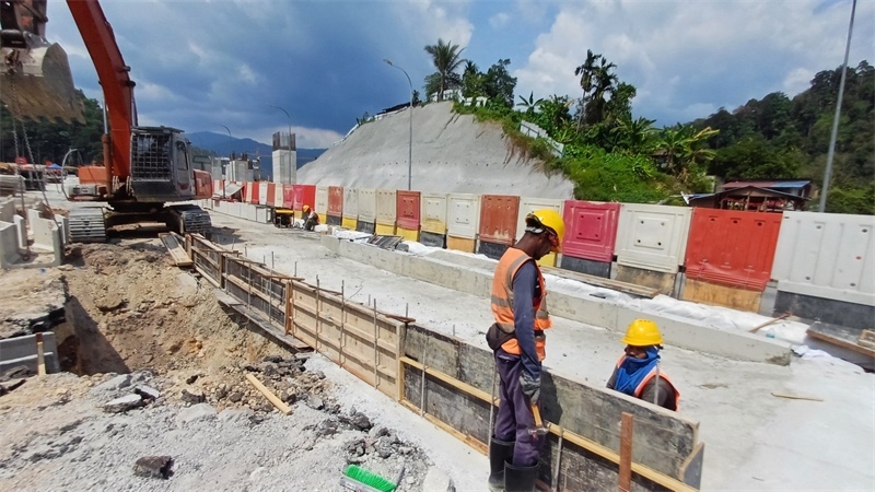 施工現(xiàn)場。 鄧騰亮攝