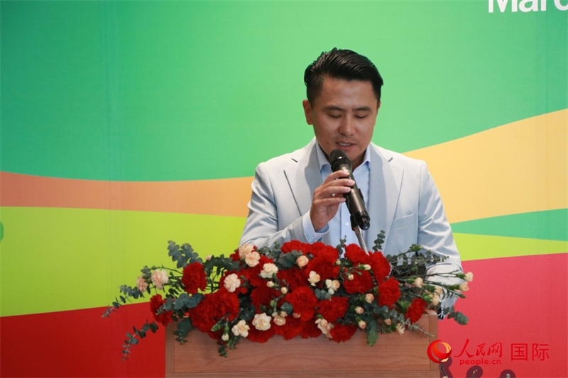 泰國(guó)華人青年商會(huì)會(huì)長(zhǎng)刁刻佳發(fā)表講話。朱瀟逸攝