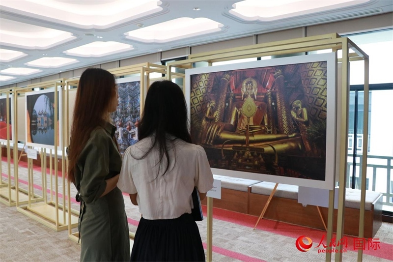 “遇見(jiàn)”攝影展現(xiàn)場(chǎng)。朱瀟逸攝