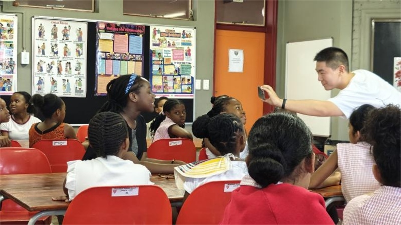 南非學(xué)生現(xiàn)場提問。