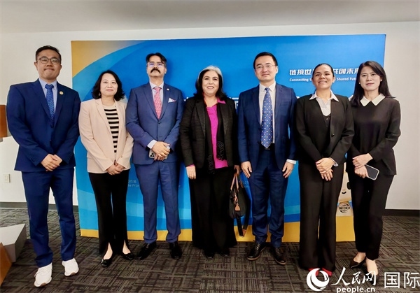 與會嘉賓合影。