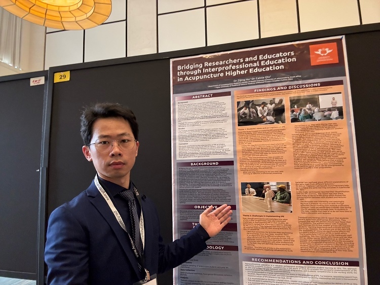 胡紫景醫(yī)生在國際針灸學術會議中。約翰內(nèi)斯堡大學供圖