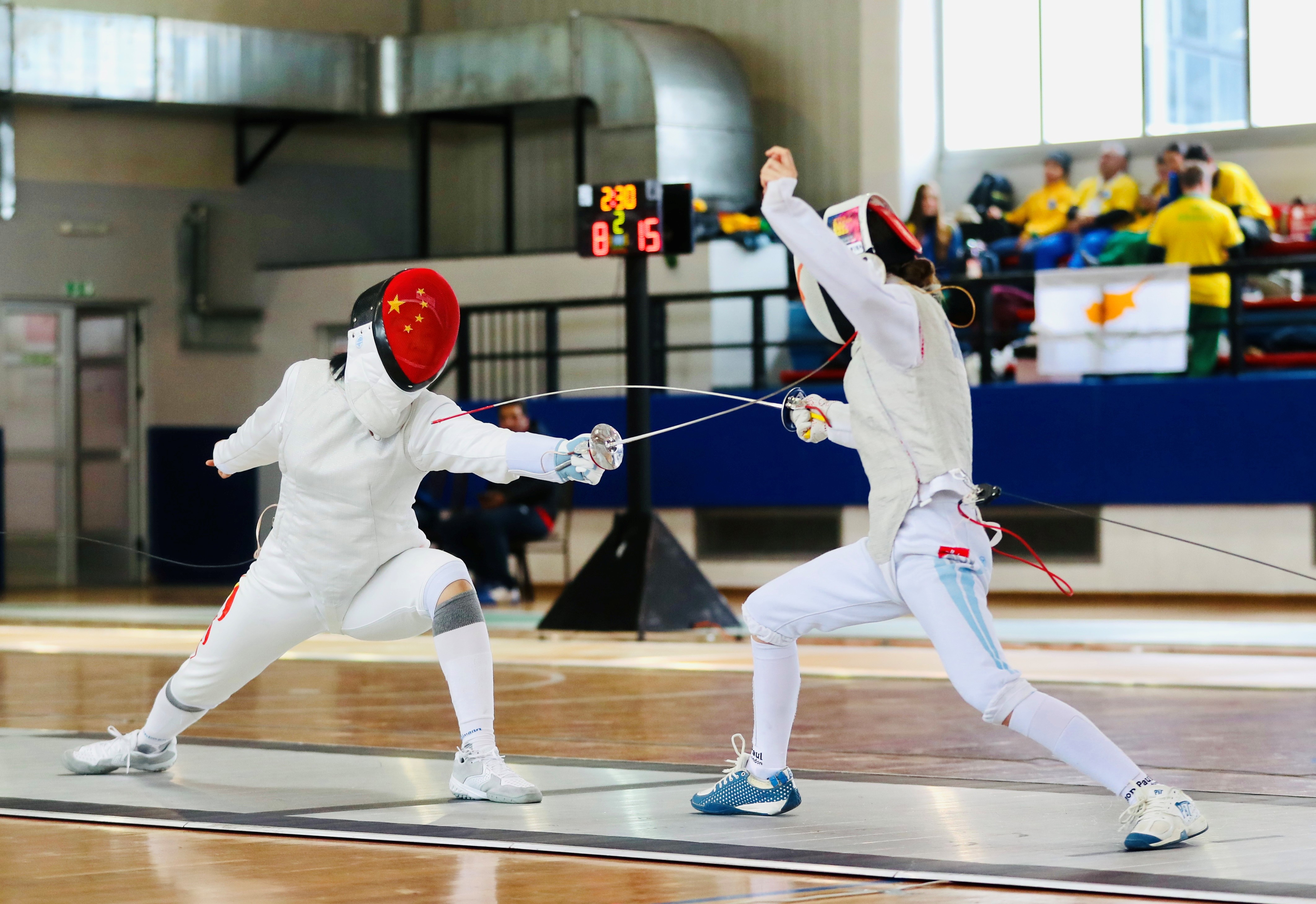 閔文珺（左）在比賽中。圖片來源：中國中學(xué)生體育代表團(tuán)