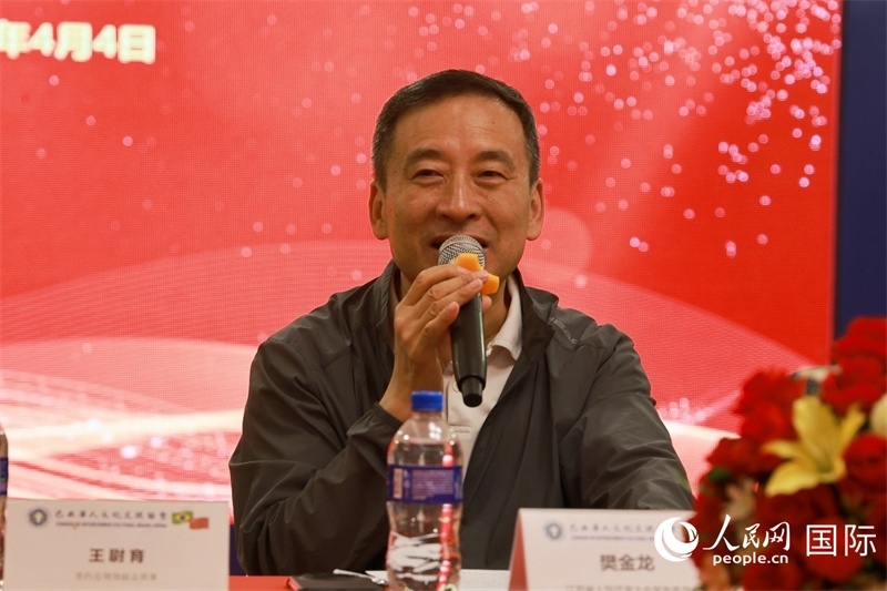 江蘇省人大常務(wù)委員會常務(wù)副主任樊金龍在座談會上致辭。人民網(wǎng)記者 陳海琪攝