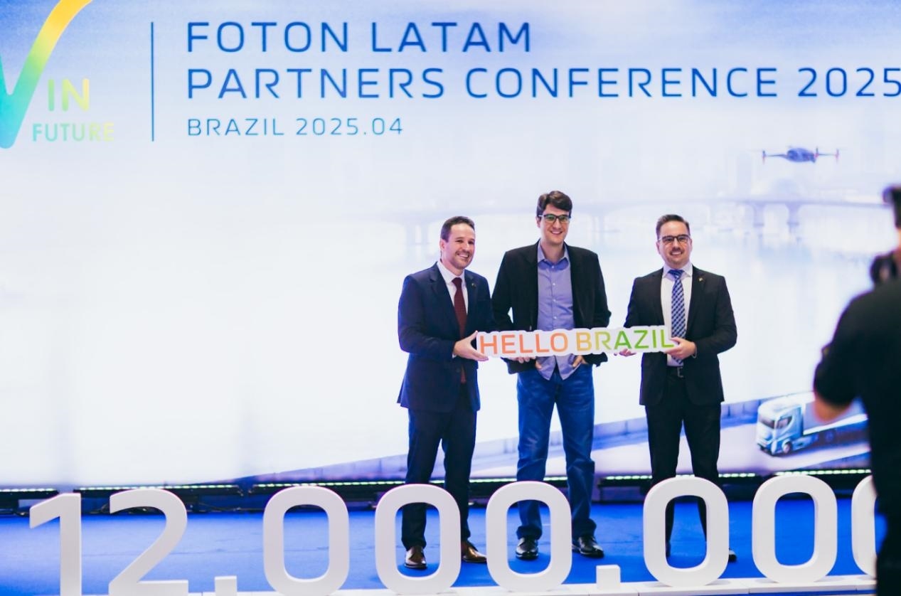 當(dāng)?shù)貢r(shí)間4月8日，福田汽車2025拉美合作伙伴大會暨巴西工廠首車下線儀式在巴西圣保羅舉行。福田巴西工廠供圖