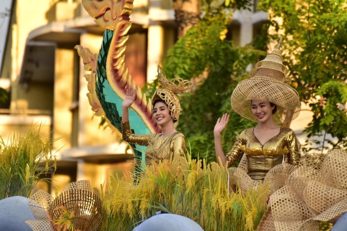 “祝福之河”花車以神龍形象象征水的神圣與豐饒，寓意祈福納祥。泰國國家旅游局供圖