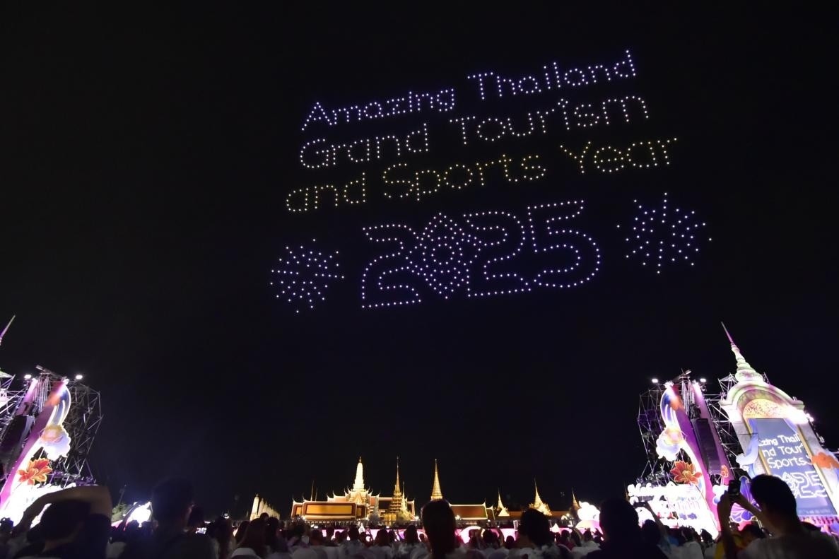 由1200架無人機組成的燈光秀點亮夜空。泰國國家旅游局供圖