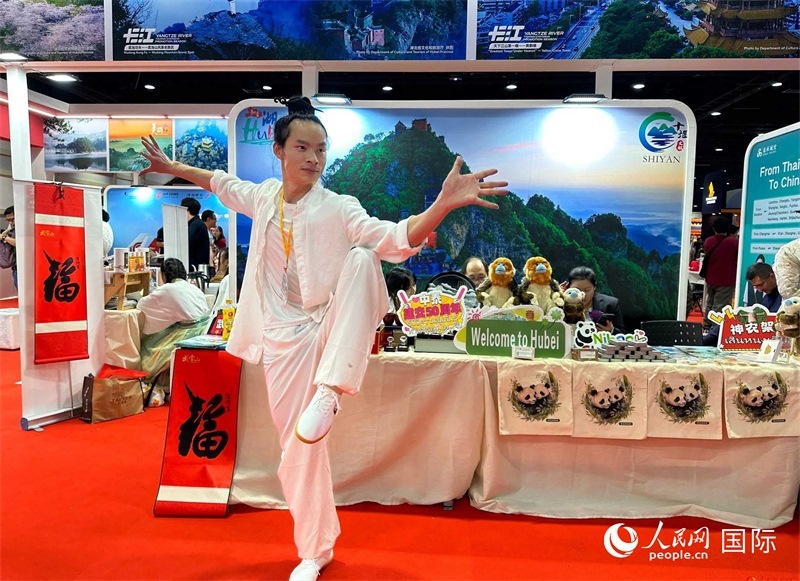 中國武當(dāng)功夫走進(jìn)東南亞，以精湛的武藝和飄逸的身姿詮釋中國武術(shù)的精髓。人民網(wǎng)記者 簡承淵攝